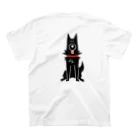 アガタチホのお店の黒い犬 Regular Fit T-Shirtの裏面