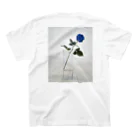 tamu's shopのバックプリント　Blue Rose mosaic tile Regular Fit T-Shirtの裏面