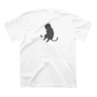 ゆるい世界のおもちゃに夢中な猫 Regular Fit T-Shirtの裏面