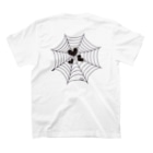 イラスト MONYAAT の バックプリント ハートをキャッチな蜘蛛の巣C Regular Fit T-Shirtの裏面