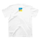 oui-nのお店のウクライナの平和を願う  Regular Fit T-Shirtの裏面