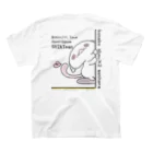 itsuto-こねこしょうしょうめんへらのせなか「しきさんが、こちらをみているよ」 Regular Fit T-Shirtの裏面