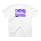 夕陽の静かな空 Regular Fit T-Shirtの裏面