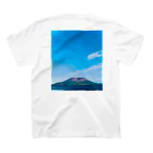 hiko1156の青空の桜島 Regular Fit T-Shirtの裏面