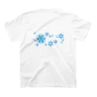 このはな素材屋のグッズ屋の雪もよう008（アイスブルー） スタンダードTシャツの裏面