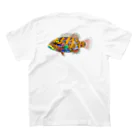 vivid seaの魚「クエくん」 Regular Fit T-Shirtの裏面