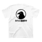 カラスと共にのカラス観察中　裏表 Regular Fit T-Shirtの裏面