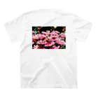 かぴばらのFLOWERS-ふぇんす- Regular Fit T-Shirtの裏面