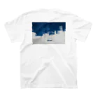 nanato yamadaのWall Painting  Regular Fit T-Shirtの裏面