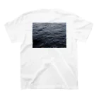 nanato yamadaのNami KODAK PORTRA 400 Regular Fit T-Shirtの裏面