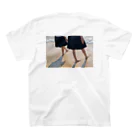 我想吃饺子の少女の素足 Regular Fit T-Shirtの裏面