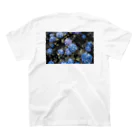 nanato yamadaのHydrangea 紫陽花T blue スタンダードTシャツの裏面