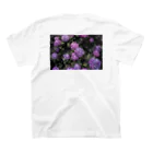 nanato yamadaのHydrangea 紫陽花T purple Regular Fit T-Shirtの裏面