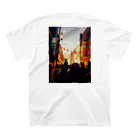 老舗 陽介屋のChinatown夜景フォトグッズ Regular Fit T-Shirtの裏面