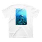 Island escape. のfront dolphin. スタンダードTシャツの裏面