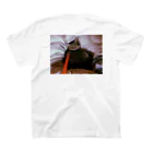 tukuruhitoのbed room cat Regular Fit T-Shirtの裏面