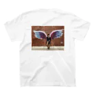 しとんOfficial Fan Shopの天使のはね Regular Fit T-Shirtの裏面