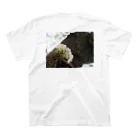 愛自然写真の桜(アップ) Regular Fit T-Shirtの裏面