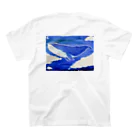 uzuuzuの空泳ぐタイプのクジラさん Regular Fit T-Shirtの裏面