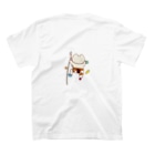 岩と猫の【背面プリント】クリップをする猫ちゃん Regular Fit T-Shirtの裏面