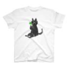 asako-shopの四葉のクローバーとねこ🍀 Regular Fit T-Shirt