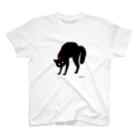 小鳥と映画館の赤い首輪のツンデレ黒猫ちゃん Regular Fit T-Shirt