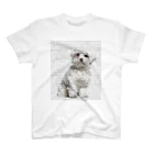 【CPPAS】Custom Pet Portrait Art Studioの マルチーズドッグ - レンガブロック背景 Regular Fit T-Shirt