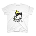 Cody the LovebirdのChubby Bird サングラスをかけたオカメインコ Regular Fit T-Shirt