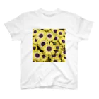 N-Photography のYellow Flowers 1 スタンダードTシャツ