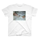 Mew_05-01の妻の寝てる時の足 Regular Fit T-Shirt