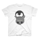 moimoikka@モイモイッカ/動物イラスト･グッズのchibi hug me! ペンギン スタンダードTシャツ