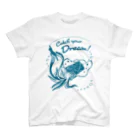 MUSEUM LAB SHOP MITの【正面にイカ！】イカす夢をつかめ！Catch your Dream! Regular Fit T-Shirt