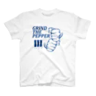 オノマトピアのペッパーミル・パフォーマンス(GRIND THE PEPPER)胡椒挽き・文字ブルー スタンダードTシャツ