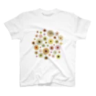 kimchinのやさしい色合いの花柄 Regular Fit T-Shirt