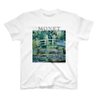 MUGEN ARTのモネ　睡蓮の池と日本の橋　Claude Monet　 Regular Fit T-Shirt
