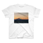 TUTUJIの丘の夕焼け富士山 スタンダードTシャツ