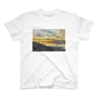 アトリエ道子の【沖縄風景画】知念半島の朝焼け スタンダードTシャツ