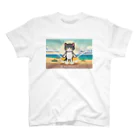 にこねこ【保護猫の保育園】のホタテヴィーナスの誕生風Tシャツ Regular Fit T-Shirt