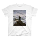 世界美術商店の雲海の上の旅人 / Wanderer above the Sea of Fog Regular Fit T-Shirt