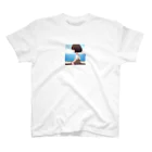 sweetsmailstudioの堤防に座る女の子 スタンダードTシャツ