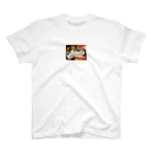 MELのMEL -BIKKURI- Regular Fit T-Shirt