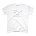 soraの紙飛行機に乗った猫のさぶろう Regular Fit T-Shirt