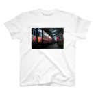 Second_Life_of_Railwaysのミャンマー国鉄の客車列車が夜明けのヤンゴン駅で出発を待つ Regular Fit T-Shirt