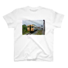 Second_Life_of_Railwaysのタイ国鉄の車窓からキハ58の廃車体を見る Regular Fit T-Shirt