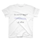 GRaceful CatのUn moment élégant et raffiné Regular Fit T-Shirt