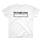 ゾエコレクションの  (黒文字)さっさとやってしまえ！Do it right away Regular Fit T-Shirt