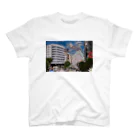 xin_PENTAXの街に蓮の花びらの羽が降って Regular Fit T-Shirt