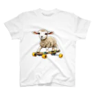 ハッピー・ディライト・ストアのボードのり羊 Regular Fit T-Shirt