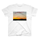 ゆるいTシャツ屋 辻本築研の夕焼けの風景 スタンダードTシャツ