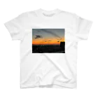 machicoの冬の夕陽 Regular Fit T-Shirt
